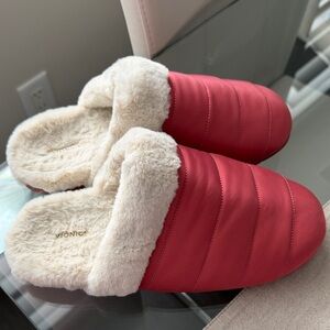 Vionic Women's Cozy Red and Cream Slippers